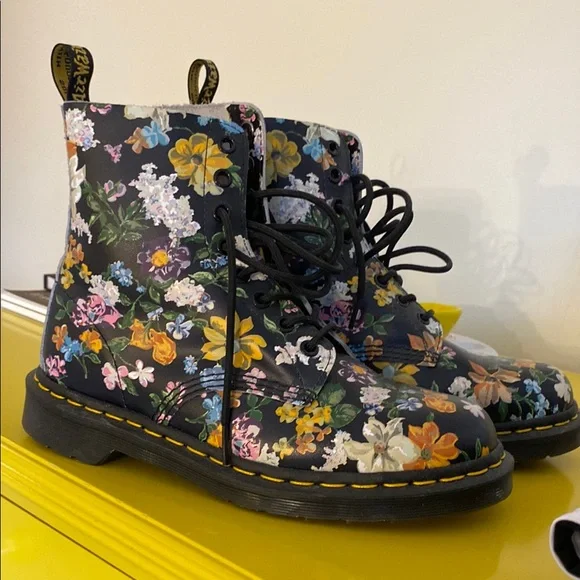 Dr. Martens Floral Boots - Multicolor - Picture 1 of 4
